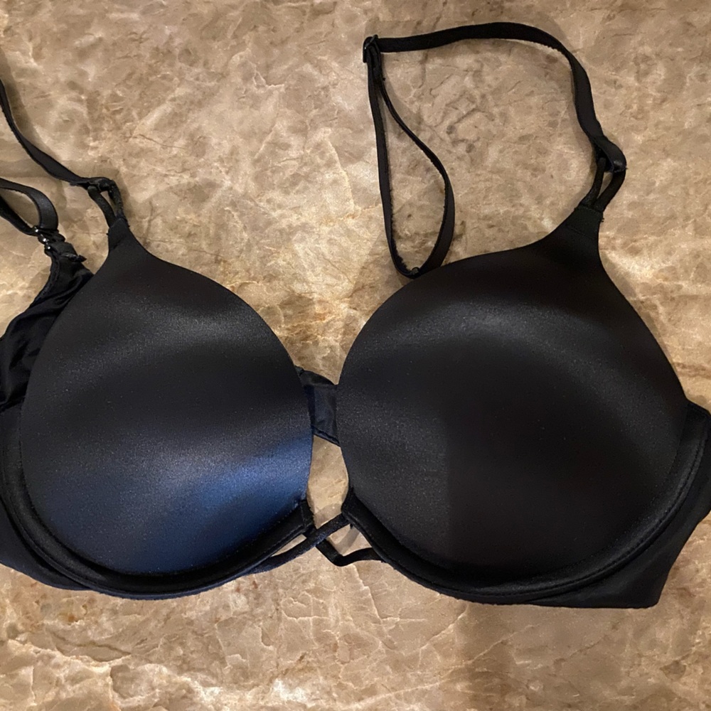 Black Victoria’s Secret bombshell bra